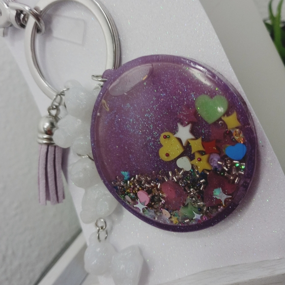 Liquid waterfall resin shaker keychain with gummy bear dangle charms - Picture 3 of 11